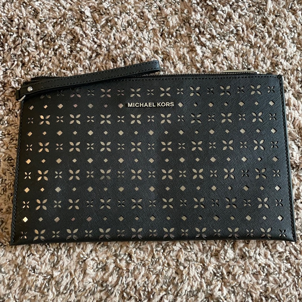 🆕 Michael Kors Clutch